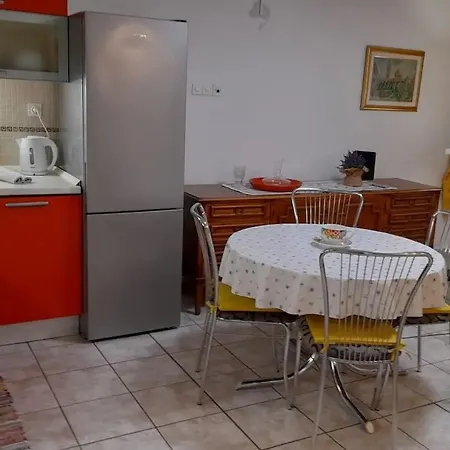 Dina - Spacious With Balcony דירה *