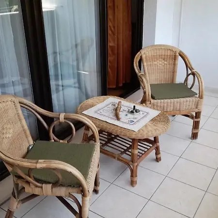 Dina - Spacious With Balcony Appartamento