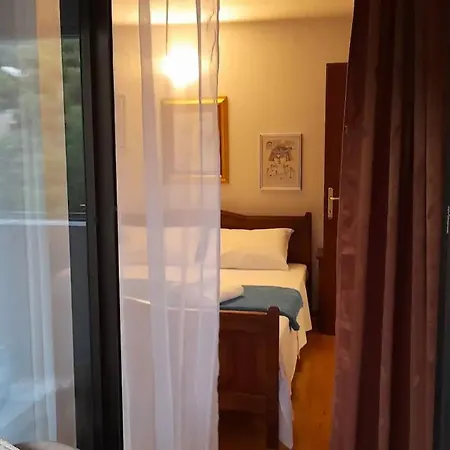 Dina - Spacious With Balcony *